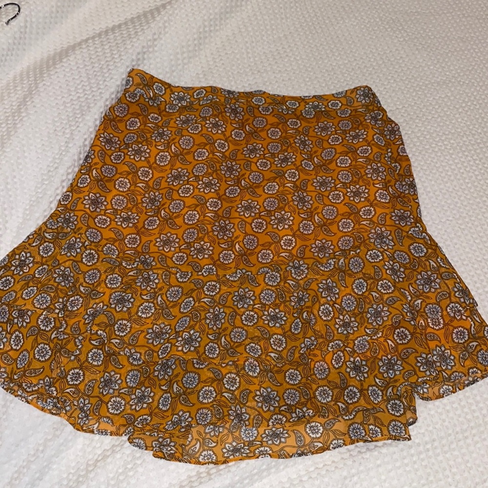 Loft floral skirt with elastic waistband